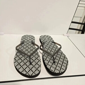 Stylish Black and White Patterned Flip Flops - Lightweight and Comfortable